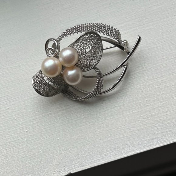 Vintage Pearl and Silver Brooch - Picture 5 of 6